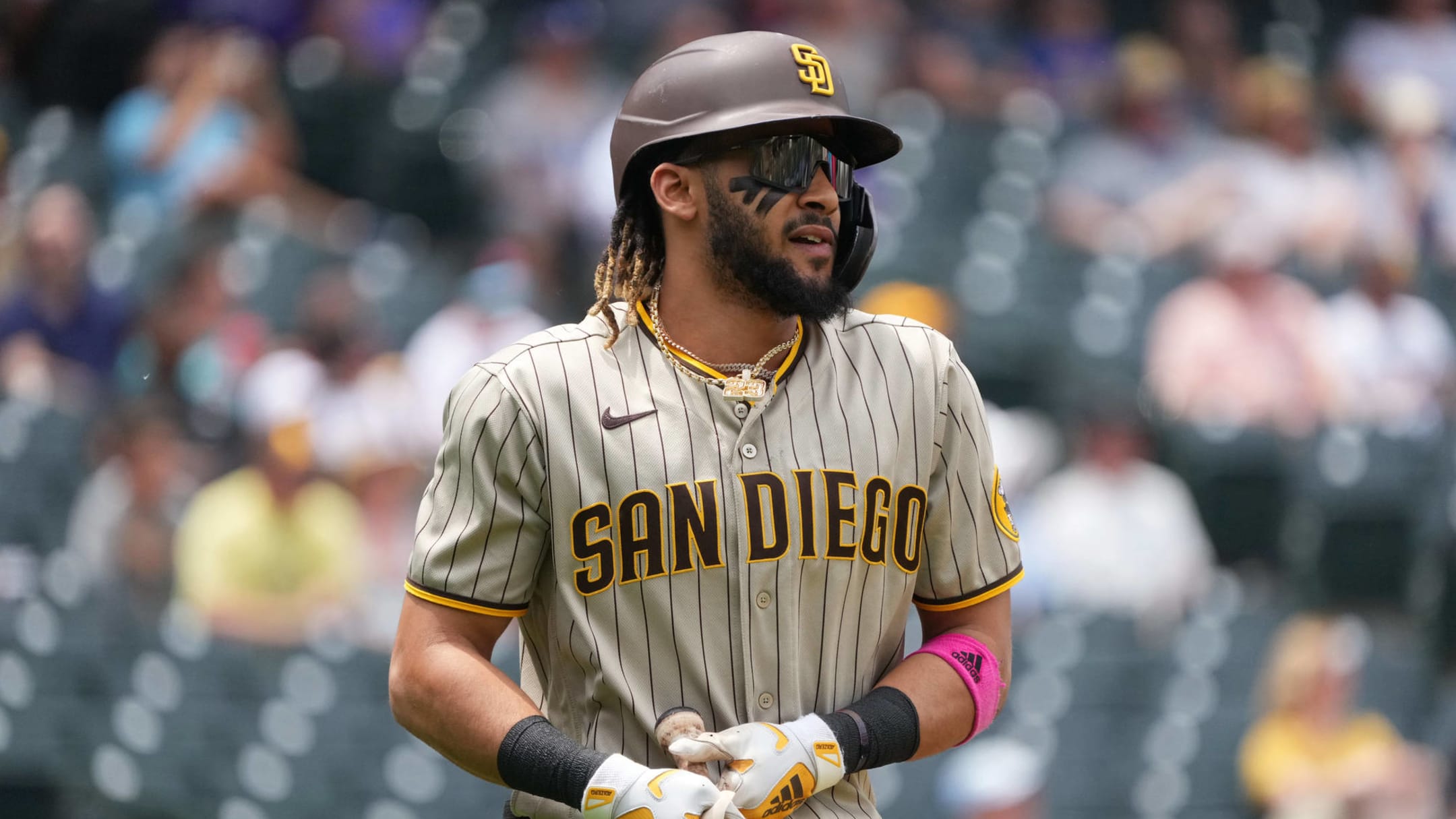 MLB Trade Rumors and News: Fernando Tatis Jr. injures shoulder on