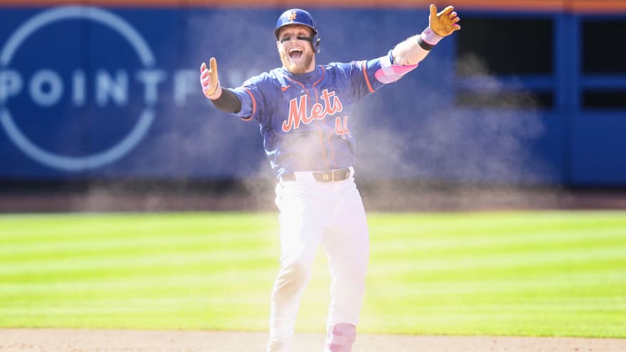 Could Mets move off of star defensive outfielder this summer?