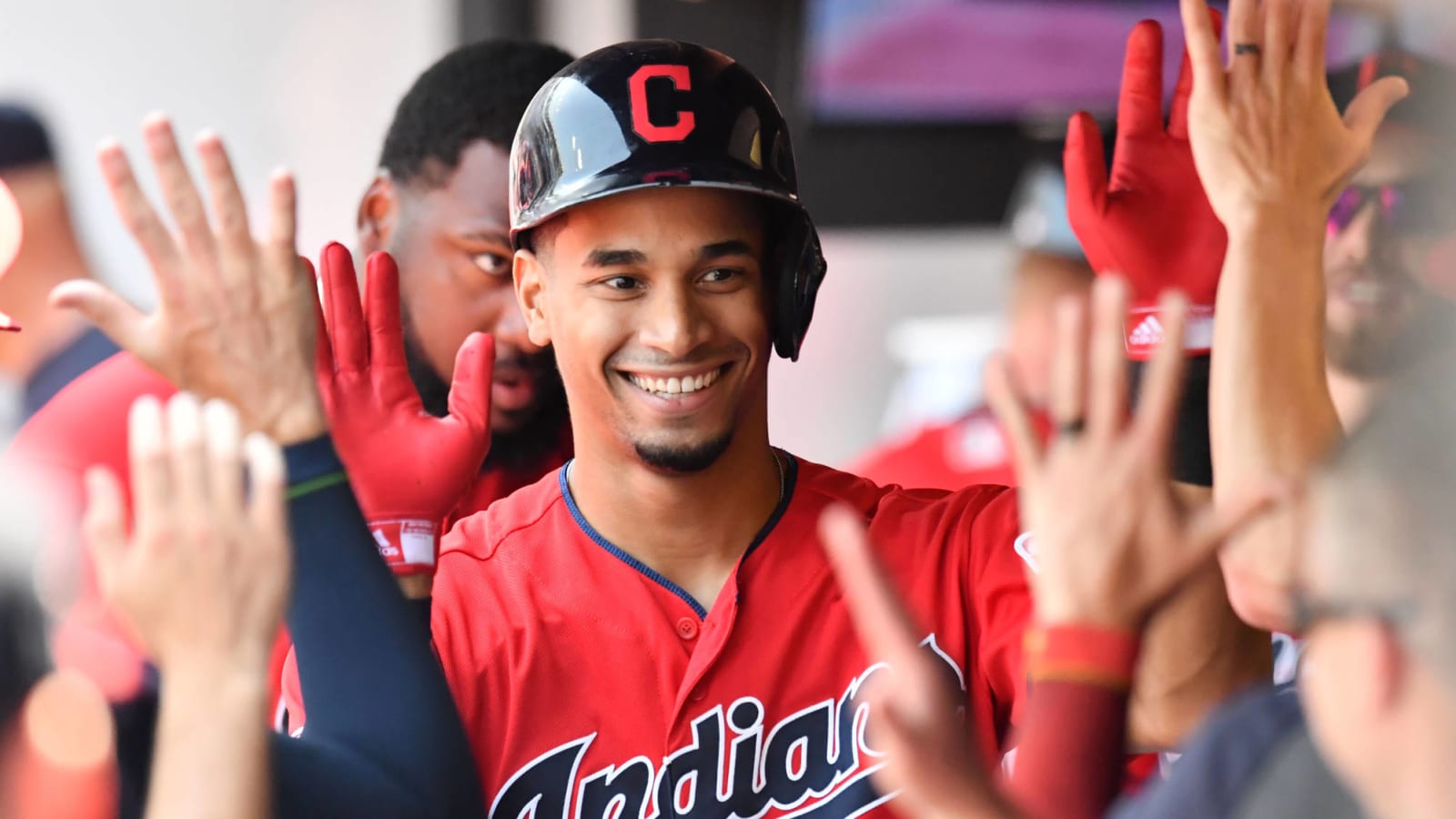 Watch: Indians' Oscar Mercado makes insane game-ending catch