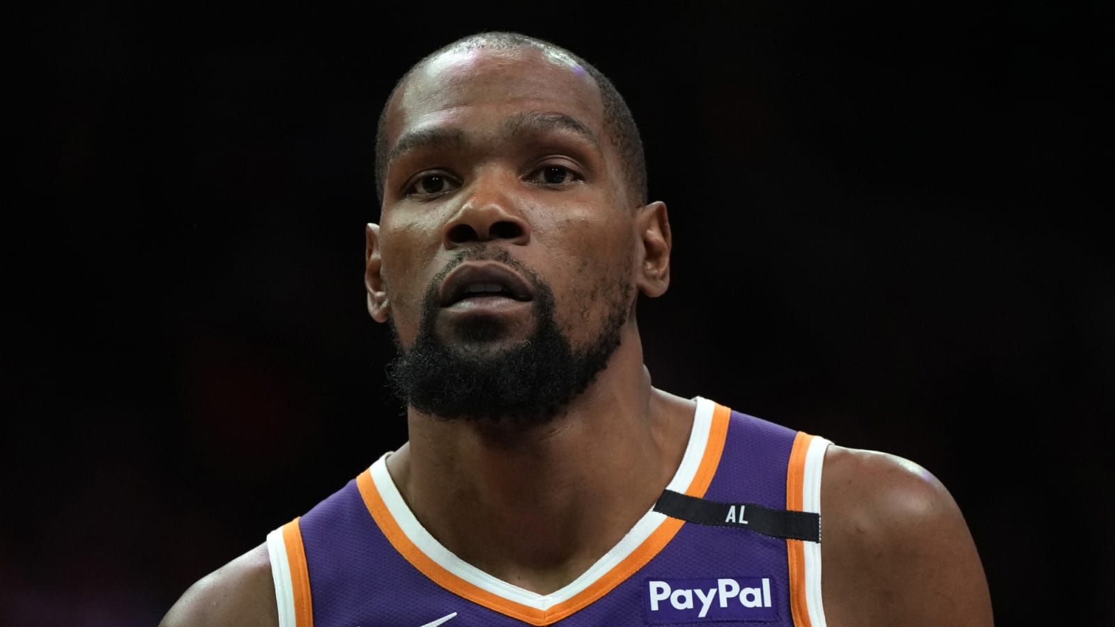  Kevin Durant helped to locker room with ankle injury