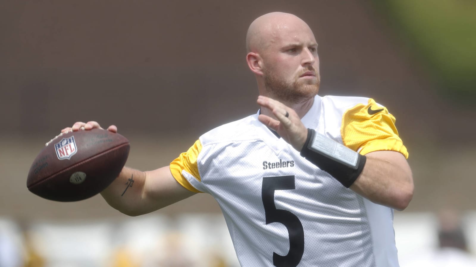 Steelers&#39; Tanner Morgan Gaining Ground On Mason Rudolph In A Battle For A Roster Spot