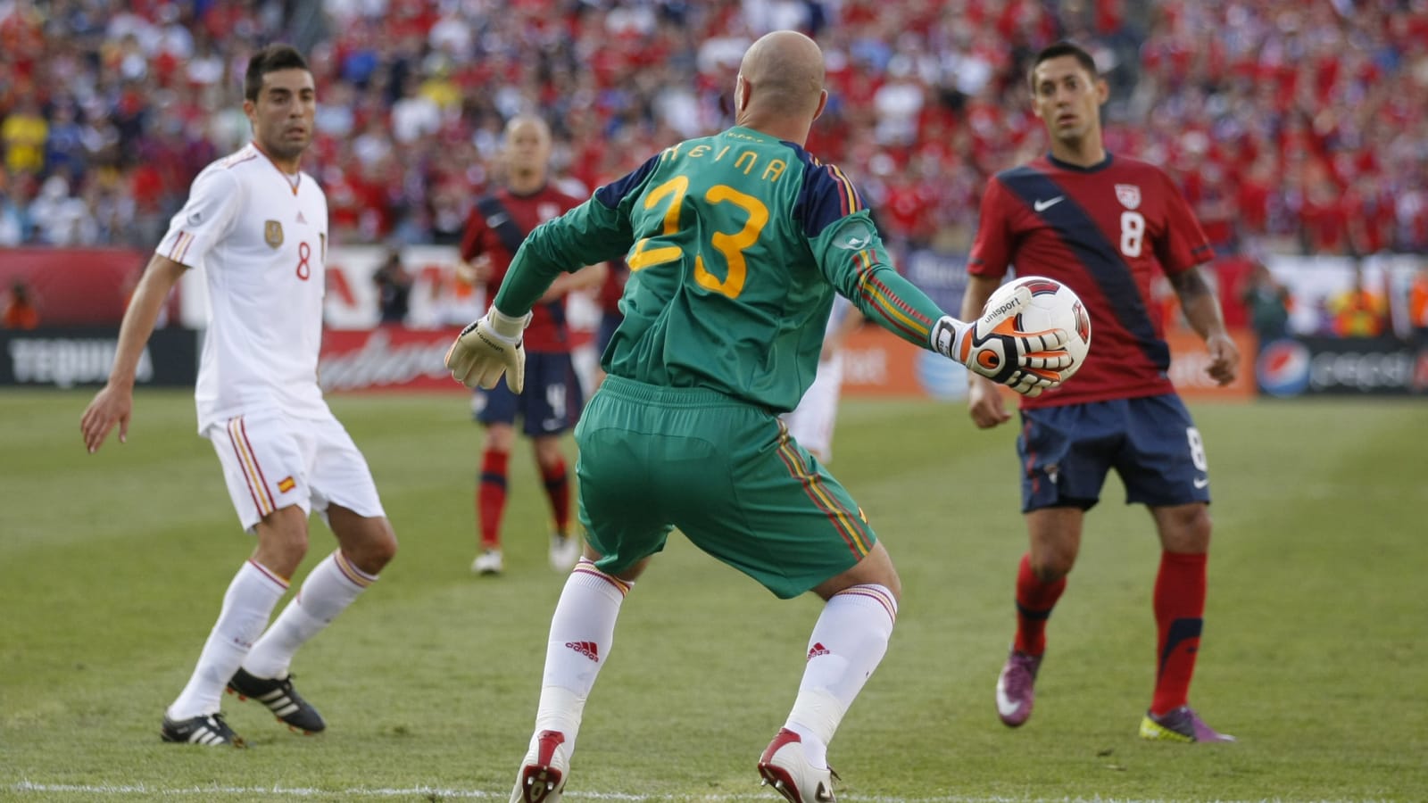 Ex-Liverpool youngster was left ‘starstruck’ by two former Reds after seeing them up close