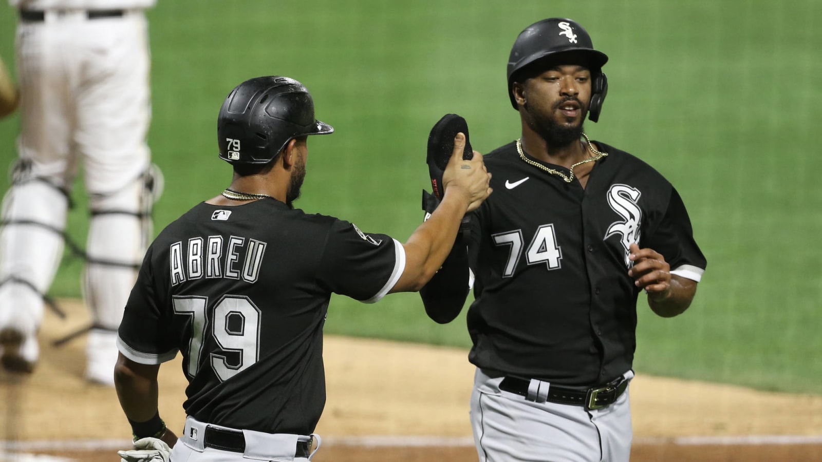 White Sox's Jimenez likely to miss series with sprained foot