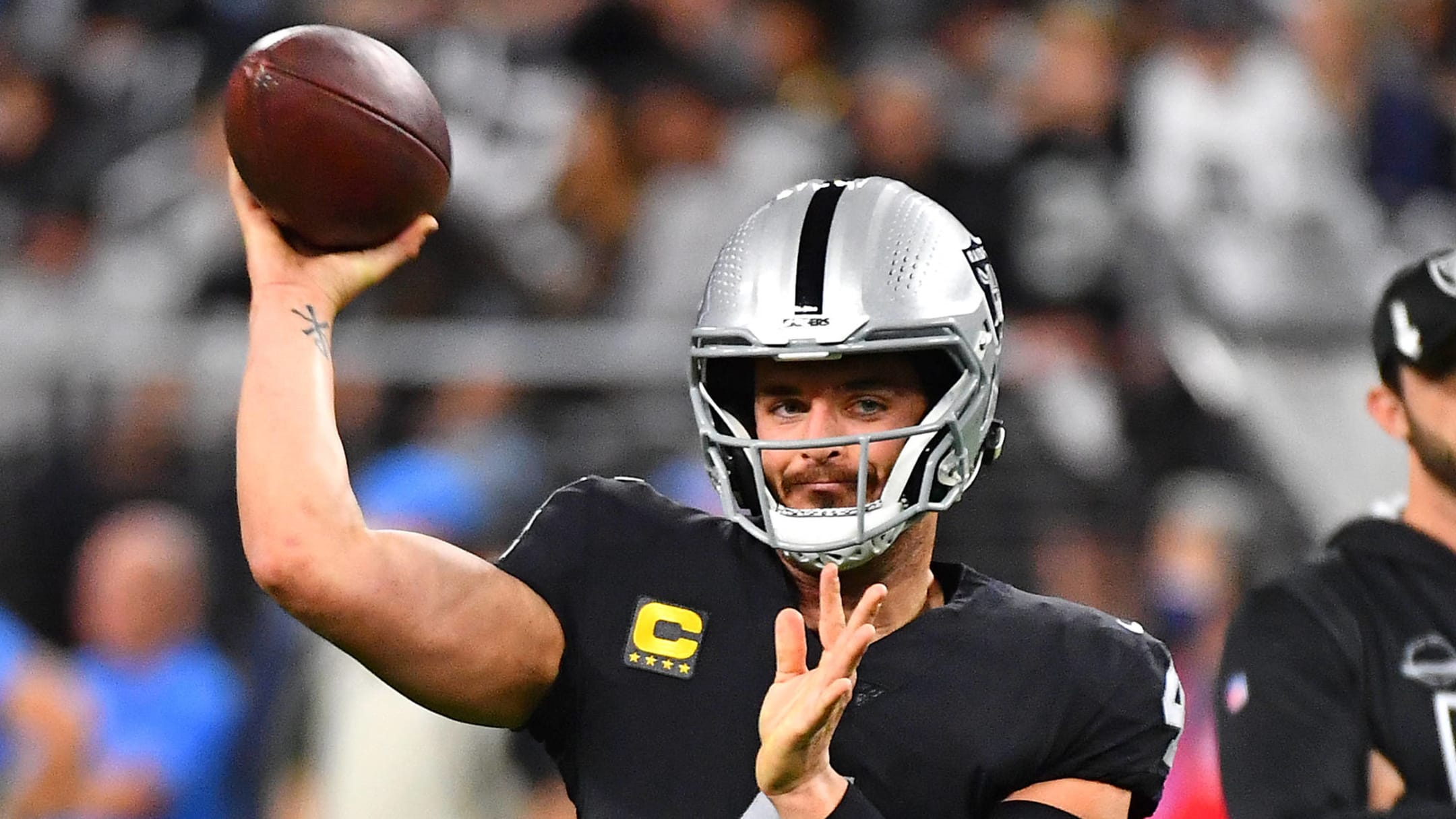 Derek Carr shouts out Aaron Rodgers in postgame interview | Yardbarker