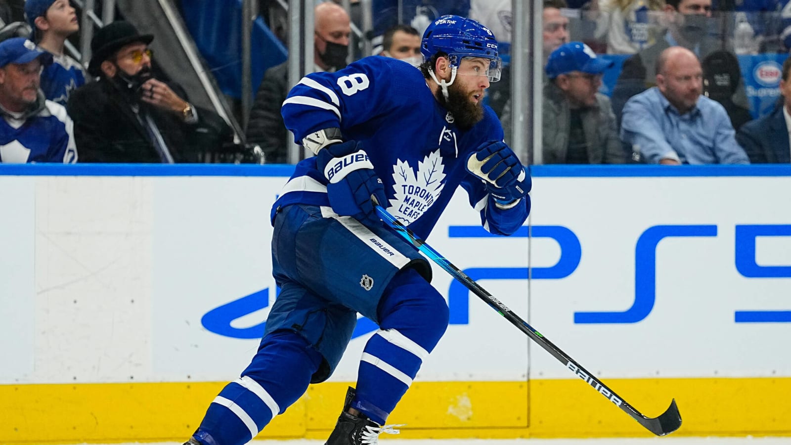 Maple Leafs D Jake Muzzin leaves contest against Coyotes with neck injury