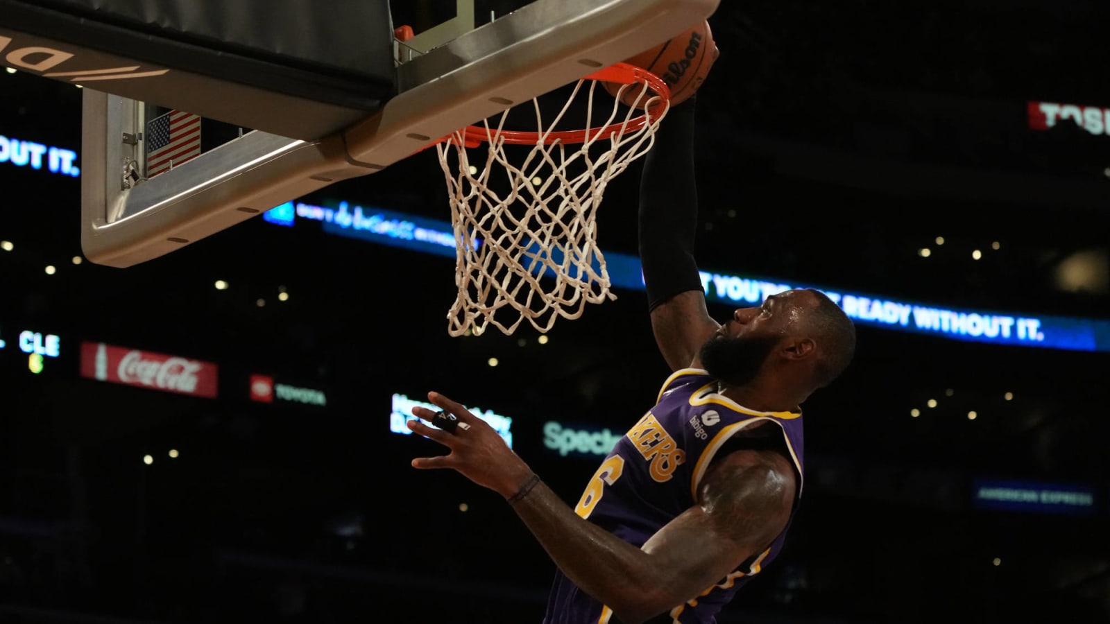 LeBron James' 14-year-old son Bryce can now dunk