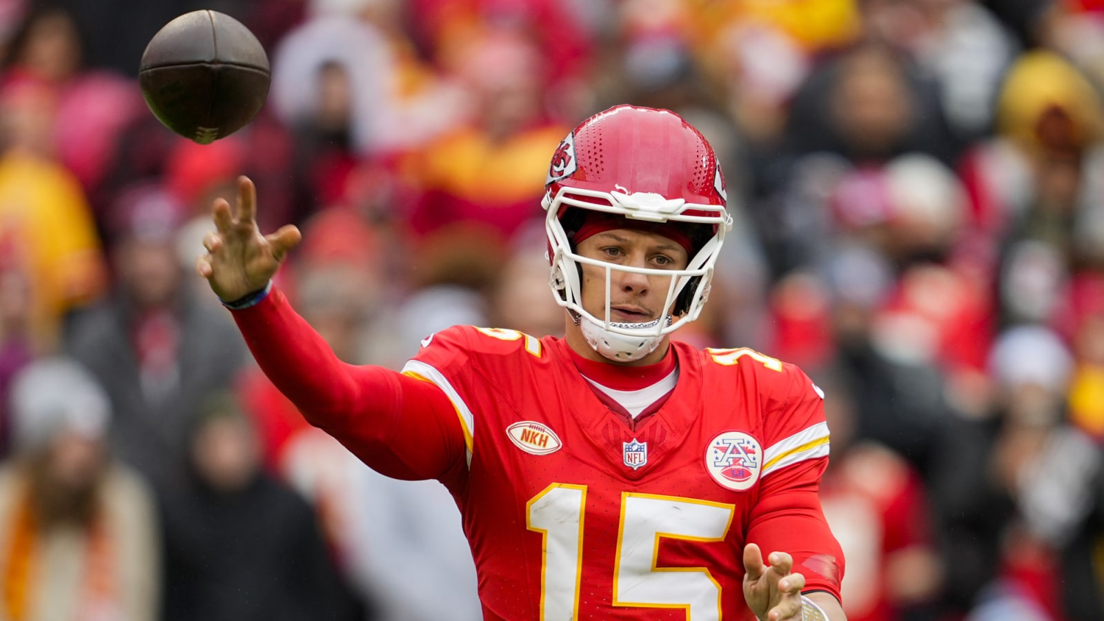 Watch: Mahomes finds rookie on deep TD pass at training camp