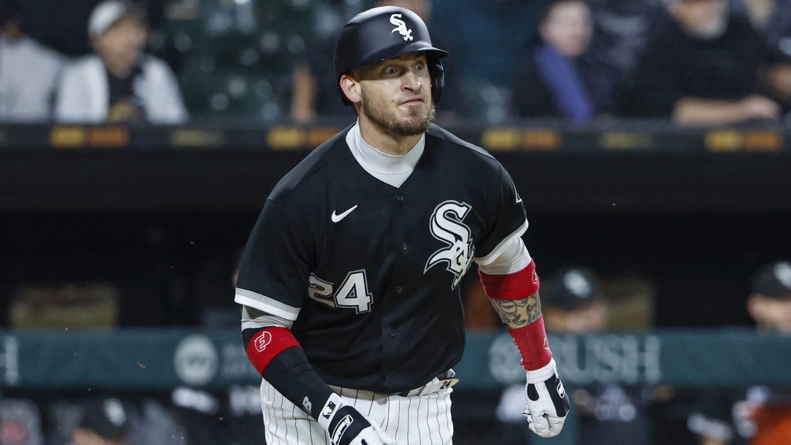 White Sox place Grandal on IL, activate Lynn
