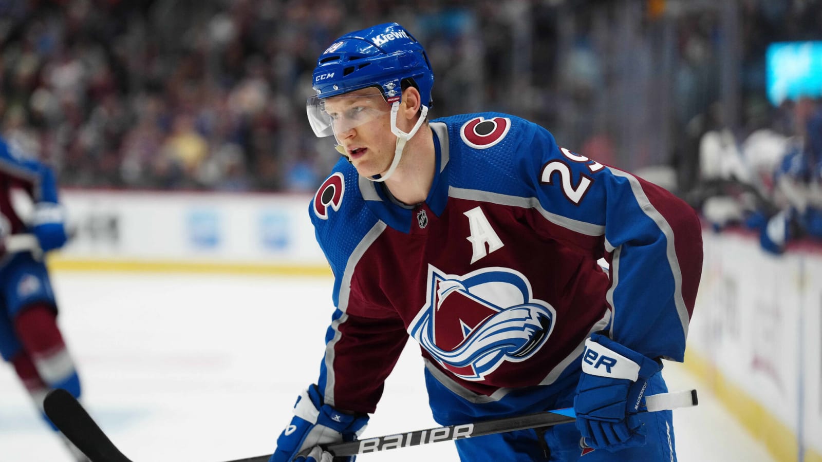 Top-5: Nathan MacKinnon’s home point streak ends at 35