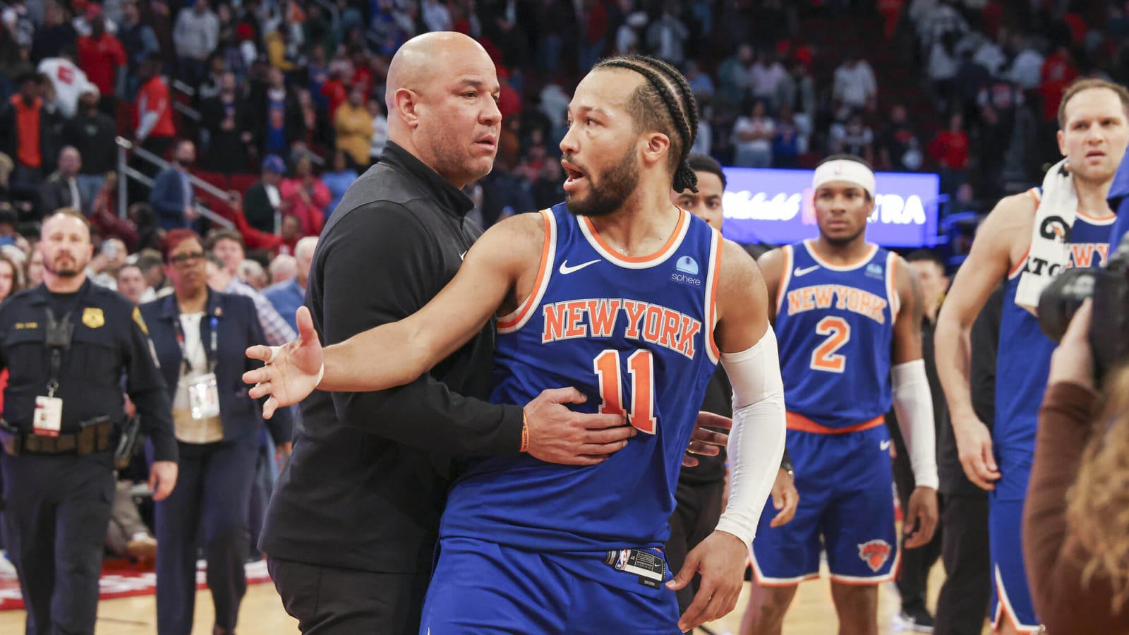 Knicks protest controversial loss to Rockets