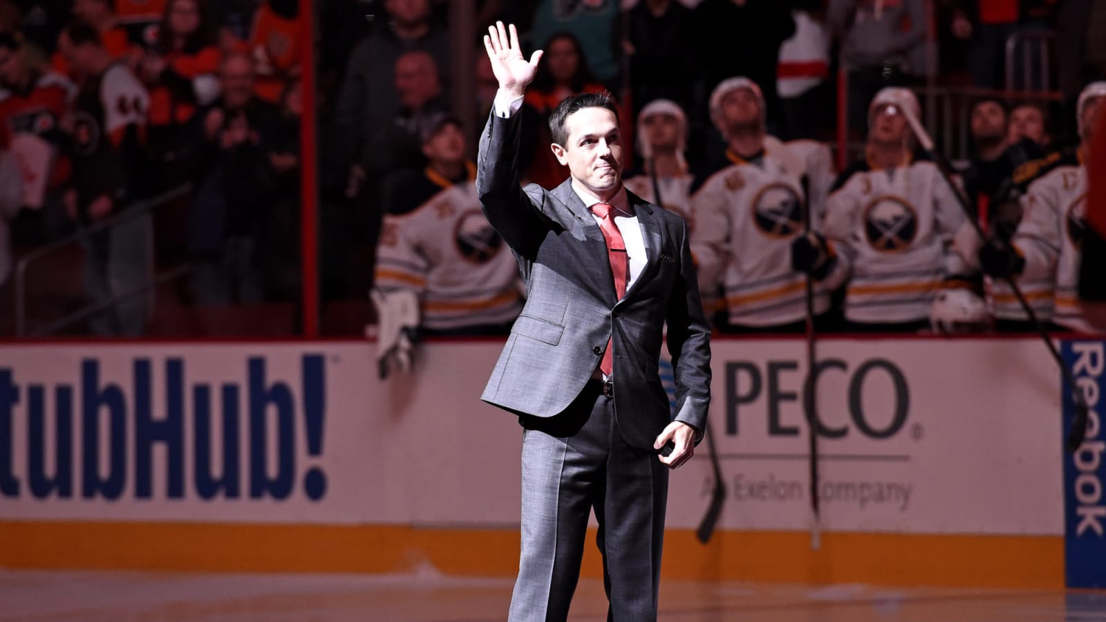 Insider Links Flyers to Potential Offer Sheets This Summer