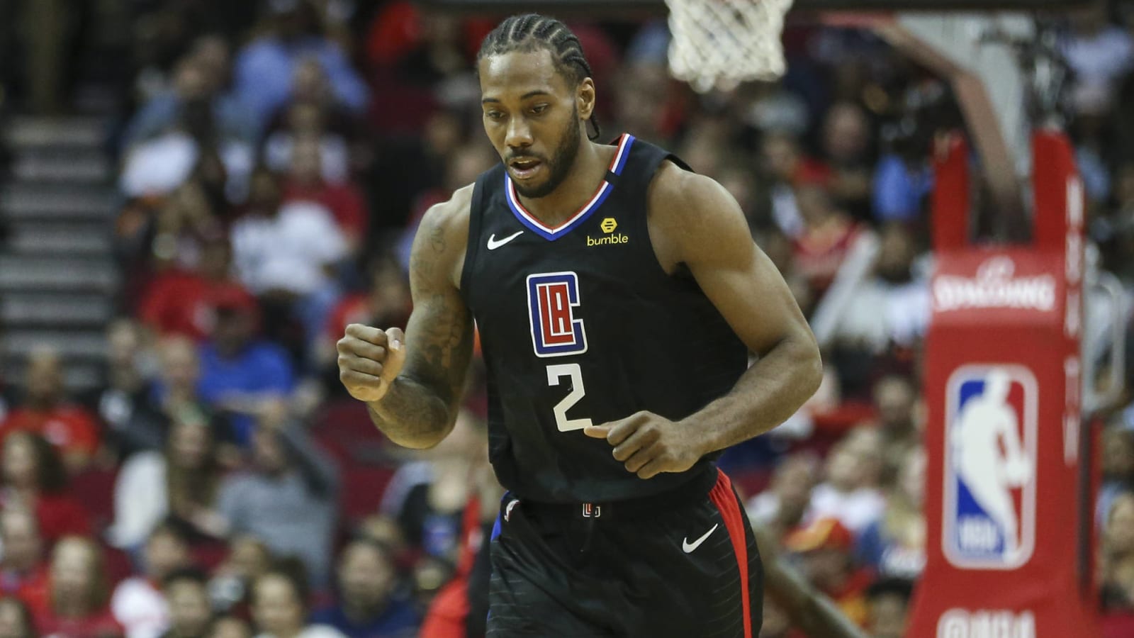 Kawhi Leonard embarrasses LeBron James with spin move, insane dunk in traffic