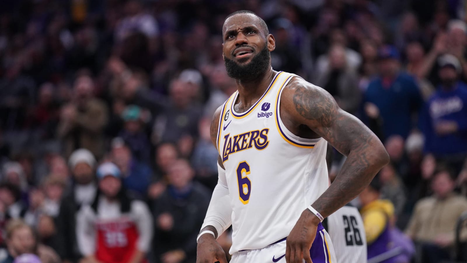 LeBron James denies frustrations over Lakers' lack of moves