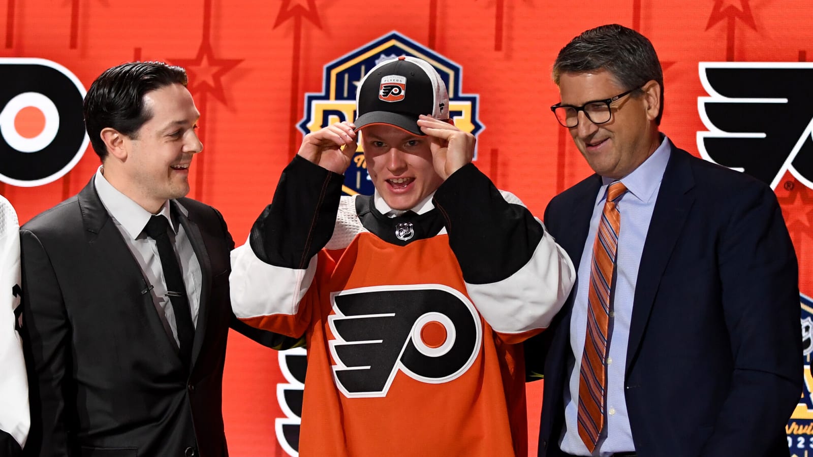 See It: Flyers Meet Matvei Michkov at JFK Airport; Immediate Reaction