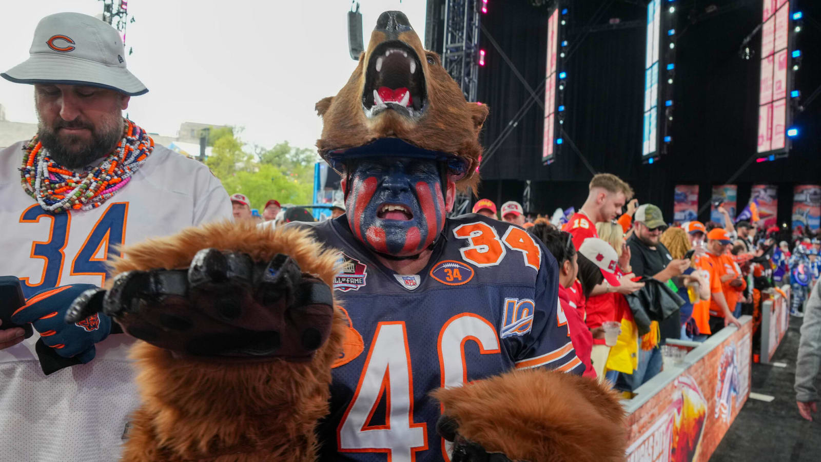 Chicago Bears fans vent frustrations about Green Bay hosting the 2025 NFL Draft Yardbarker