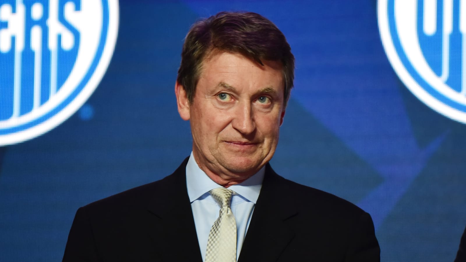 Crazy Story where Gretzky Was Set to Join the Red Wings Until His Dad Steered Him to LA
