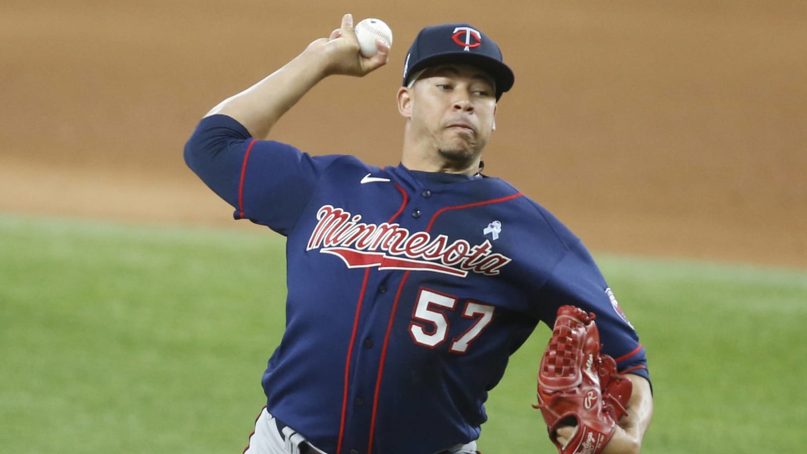 Red Sox acquire Hansel Robles from Twins