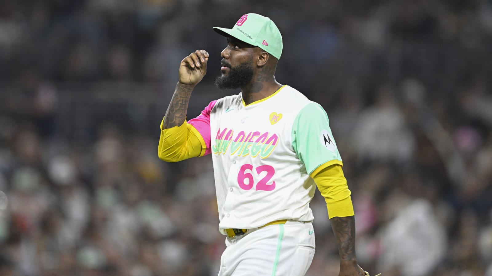 Braves Sign Enyel De Los Santos To Minor League Deal