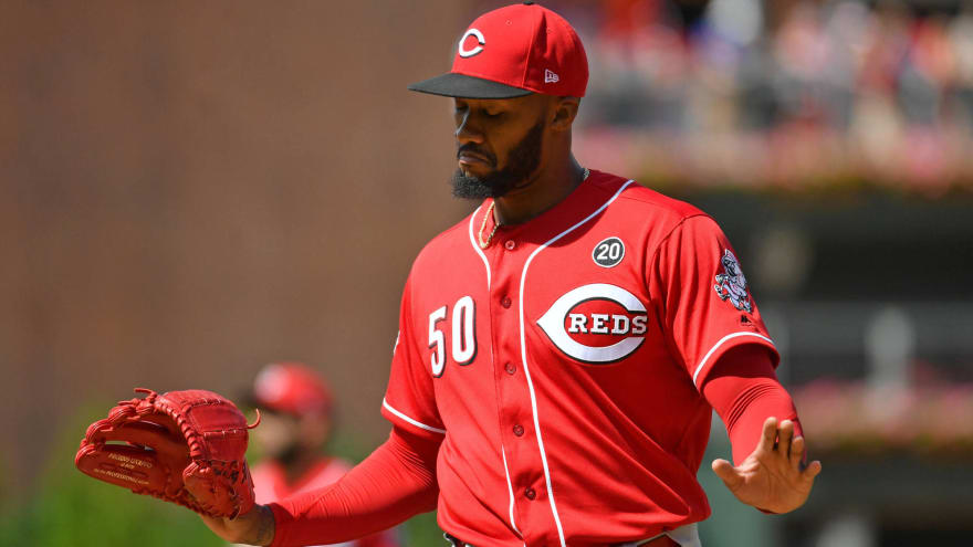 Watch: Amir Garrett has funny way of avoiding confrontation with Kyle  Schwarber | Yardbarker