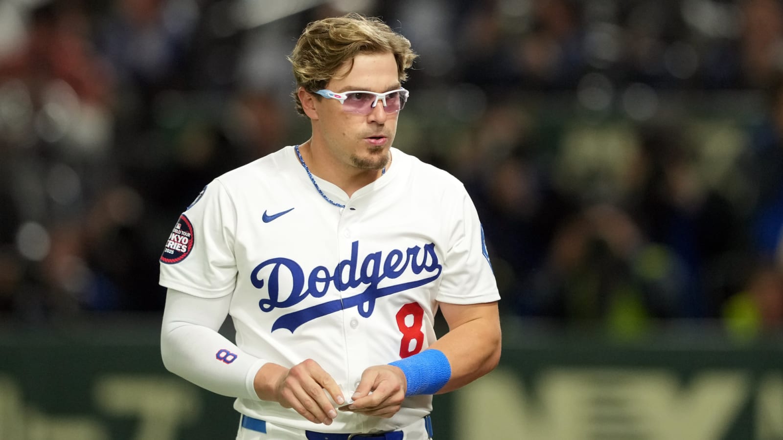 Enrique Hernandez gets booed for causing bizarre delay during game