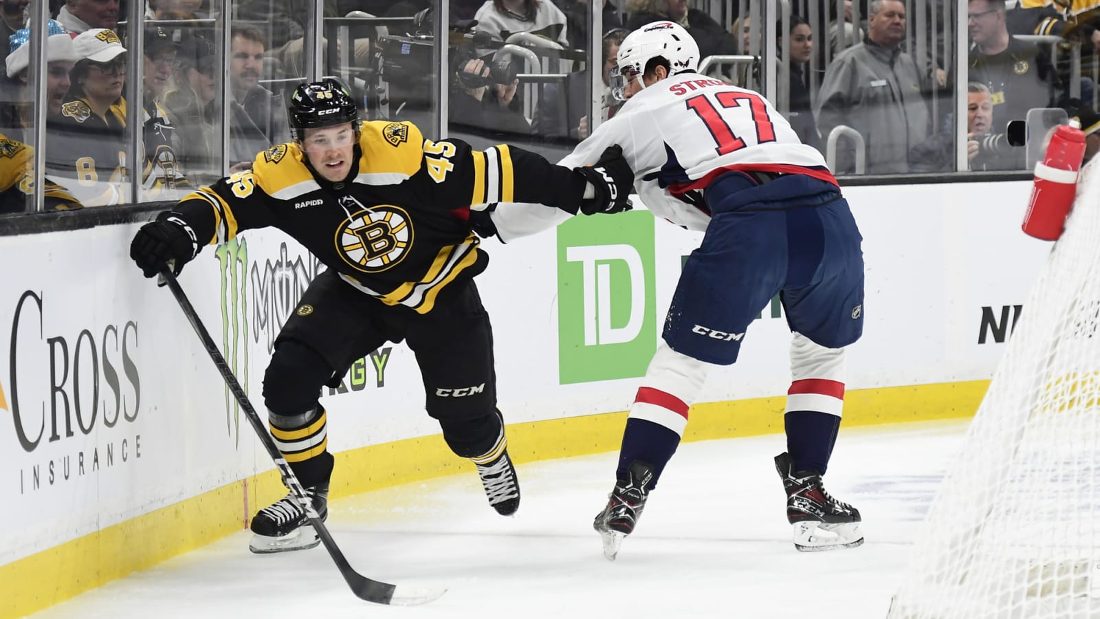 Key Bruins forward injured after taking vicious hit against the Lightning