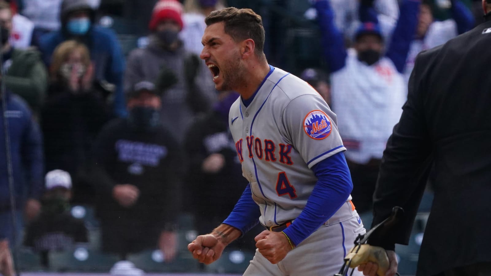 Albert Almora shares 3-word message after running into wall