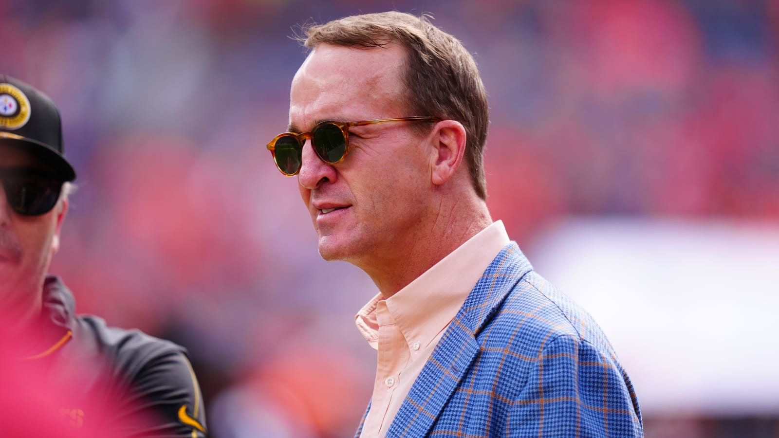 Peyton Manning reveals the detail that he had to have when he walked out in full Vols uniform at Morgan Wallen&#39;s concert