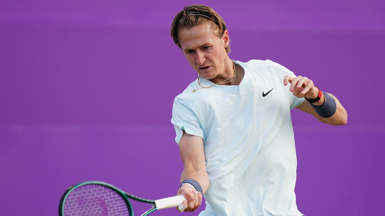 Watch: Sebastian Korda breaks his racket into two as he loses to Tommy Paul in Queen’s semifinal