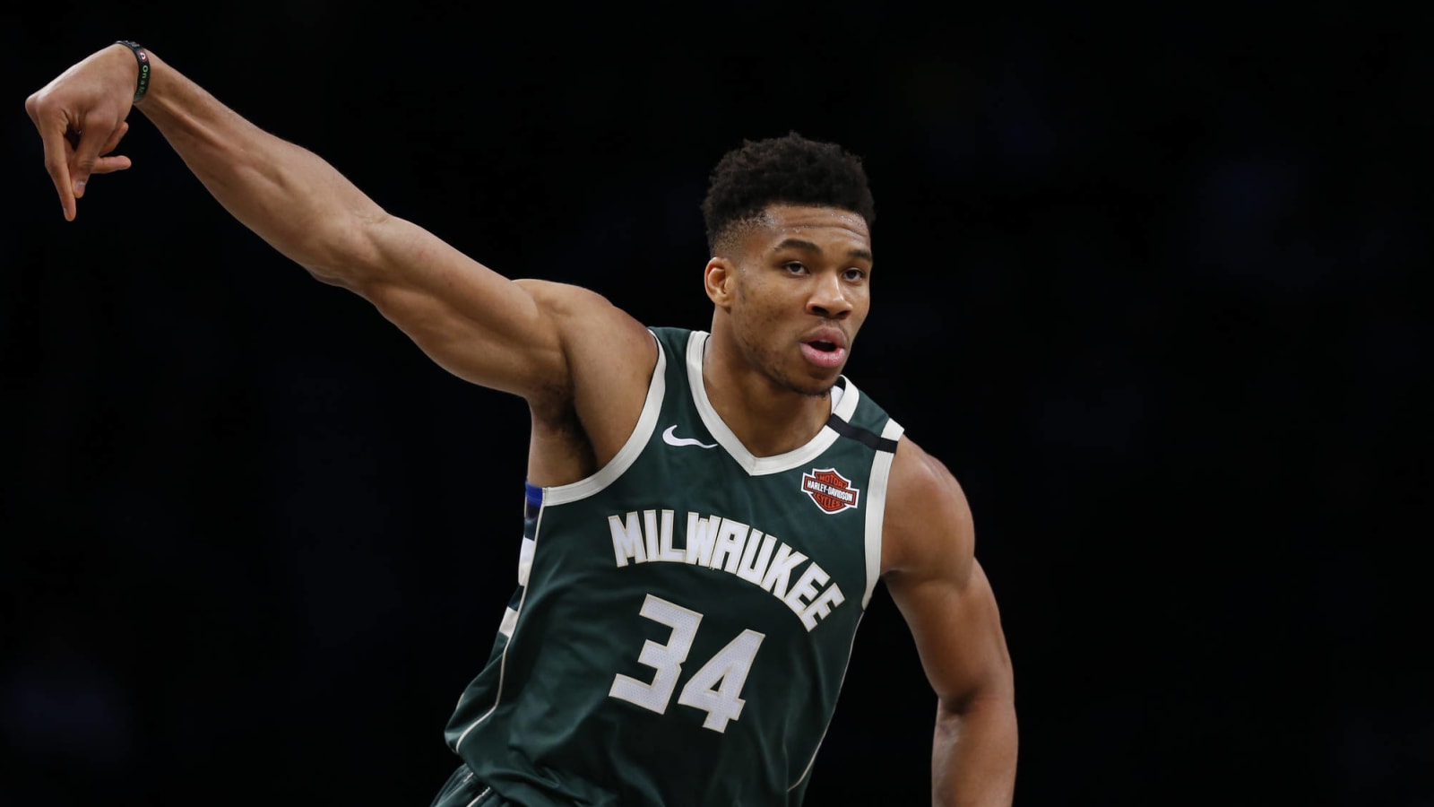 Giannis Antetokounmpo sends hilarious tweet about Super Bowl halftime show