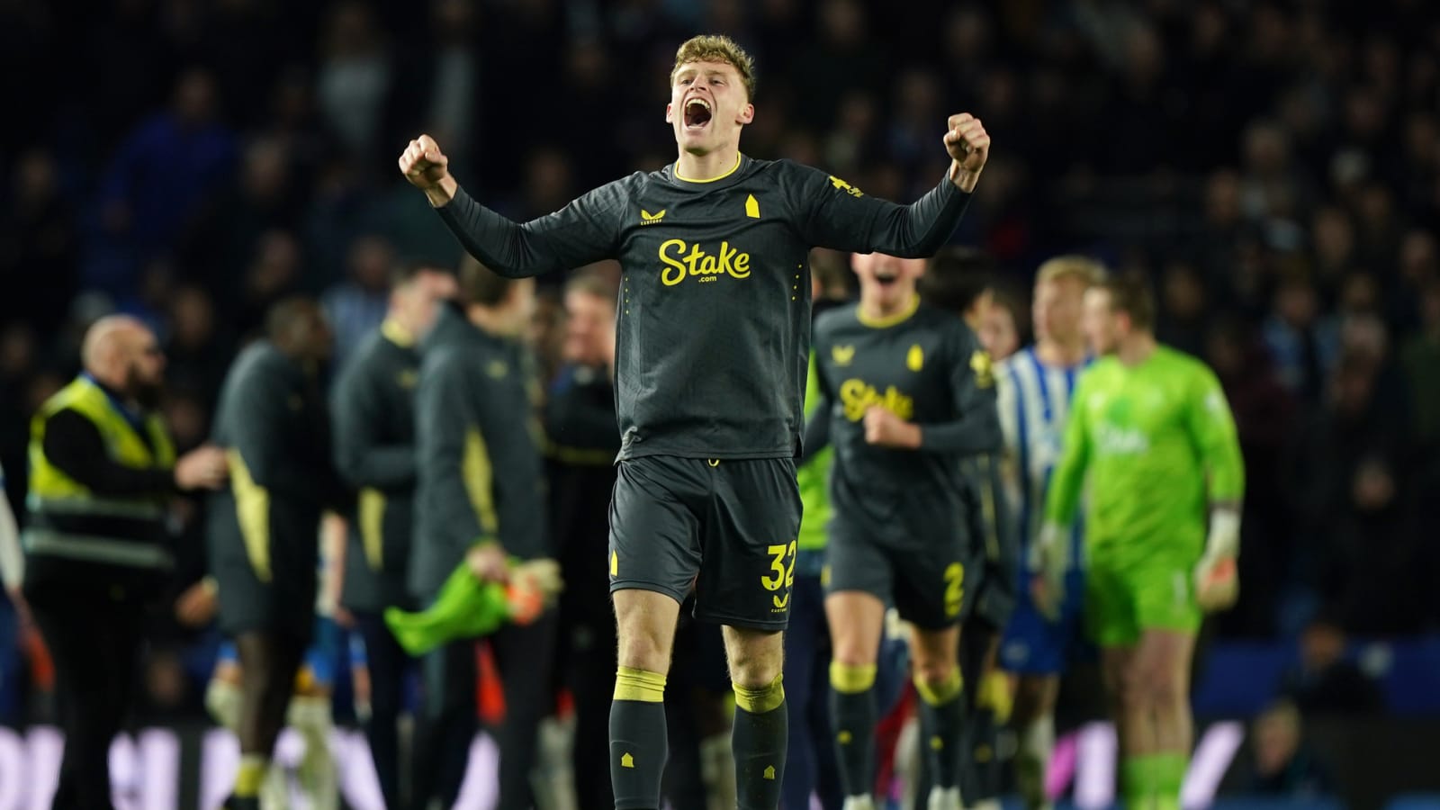 Sources: Chelsea back looking at tall and dominant Premier League centre back