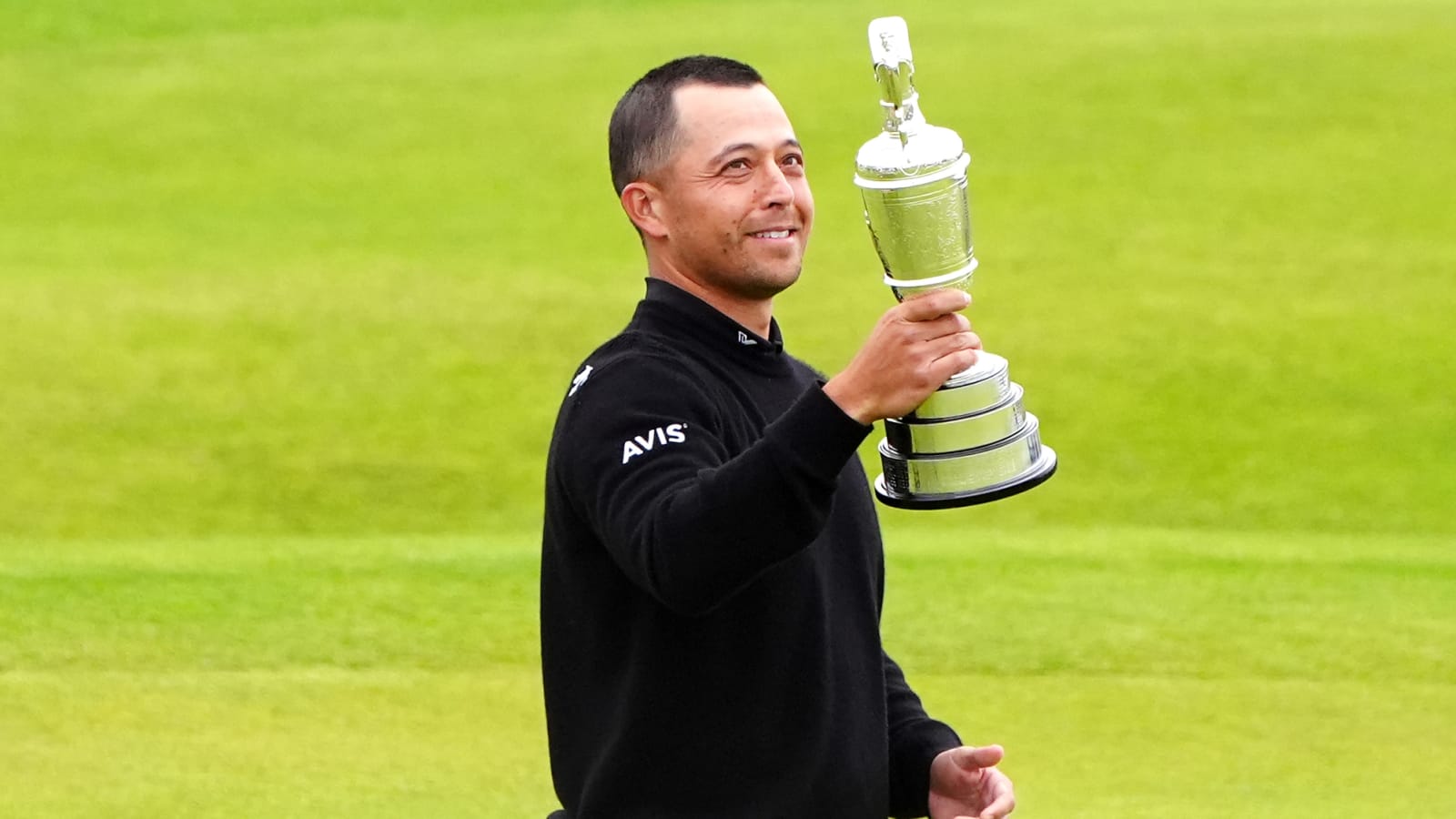 Watch: Schauffele, dad share awesome moment after The Open