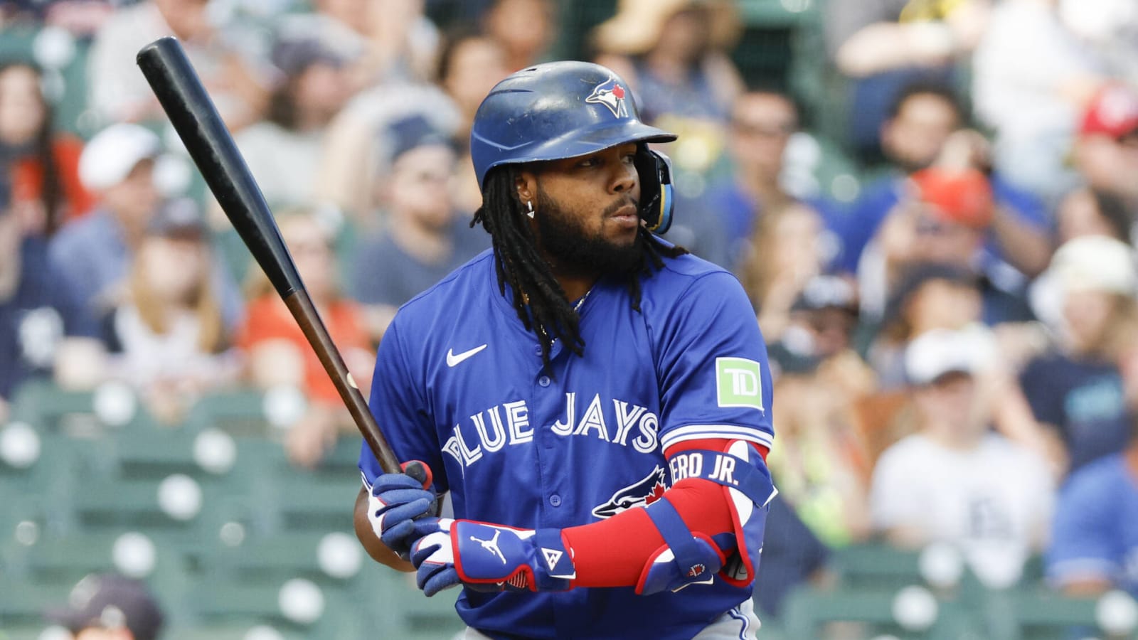 Watch: Guerrero Jr.'s bat rescued after being stuck in net for two innings