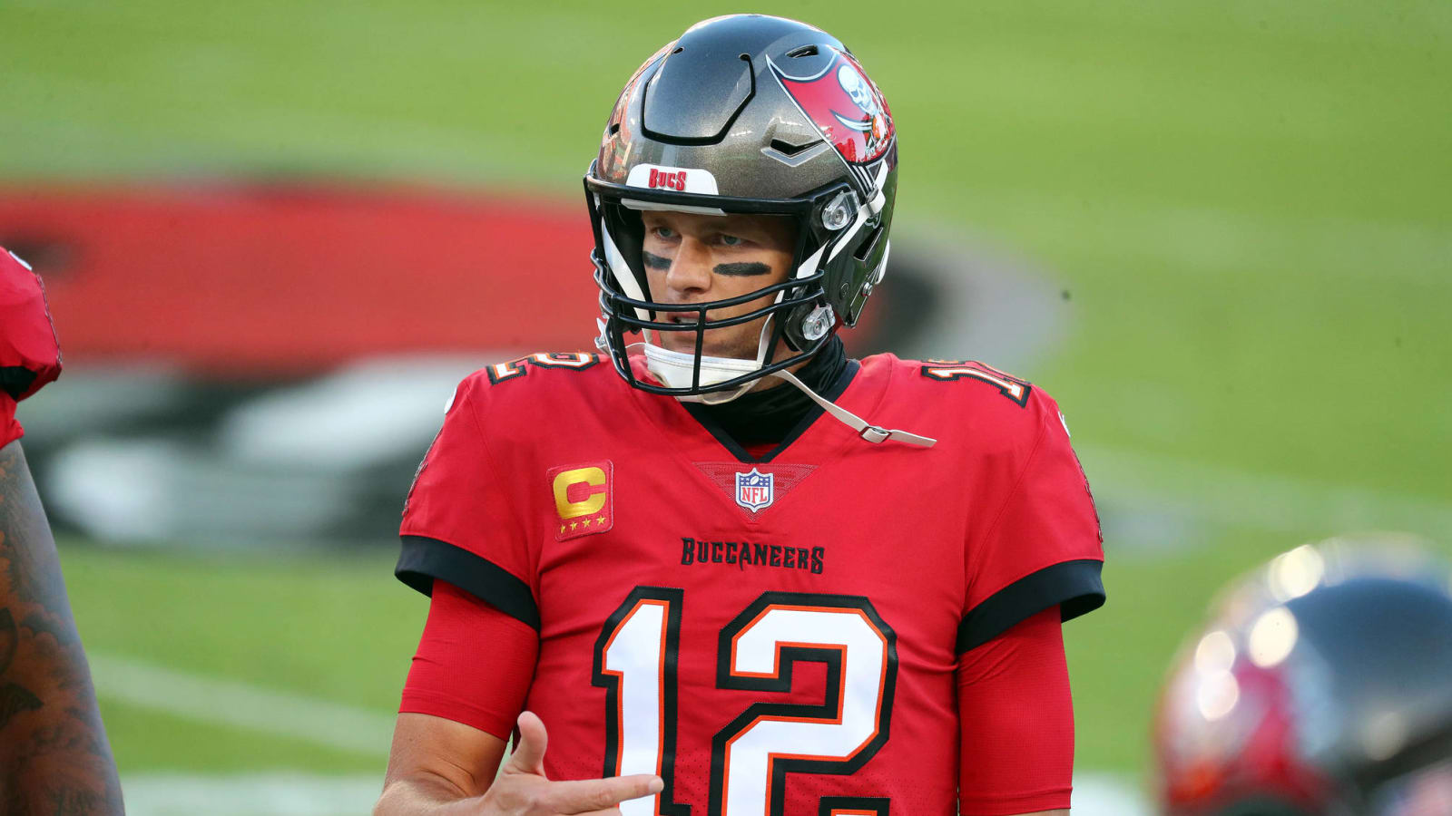 Tom Brady quickly exits from presser after coaching question