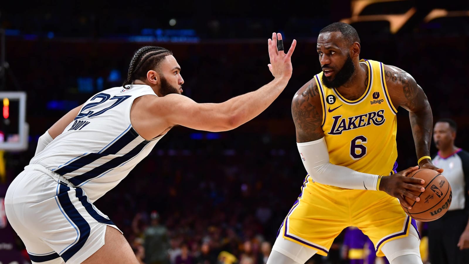 LeBron James&#39; 22-20 night leads Lakers over Grizzlies in OT