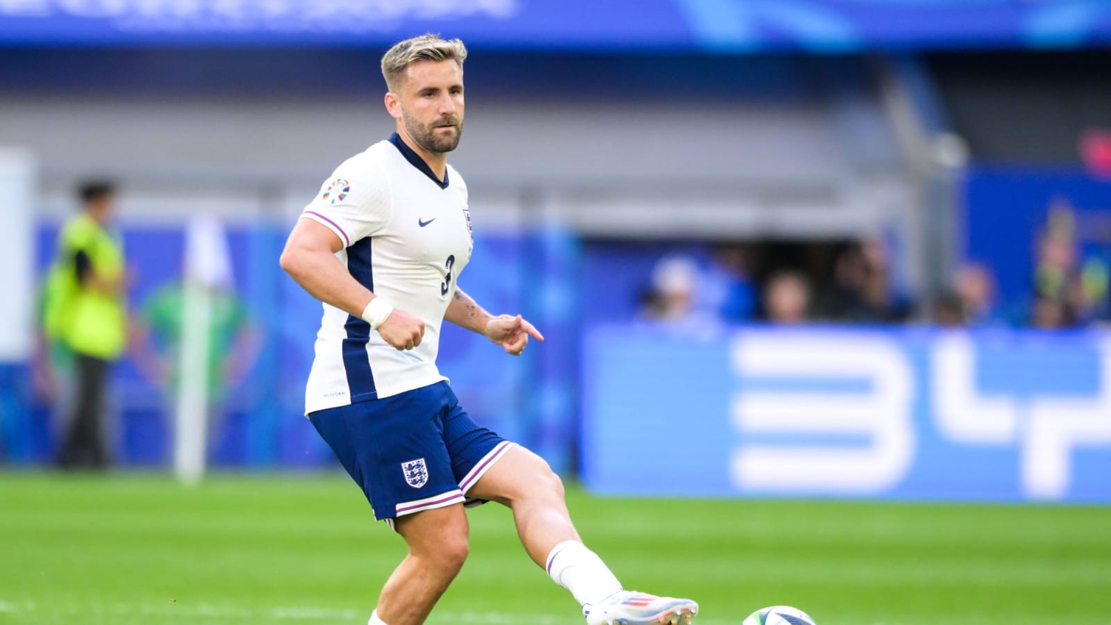 Luke Shaw calls out Arsenal star for being a Manchester United fan