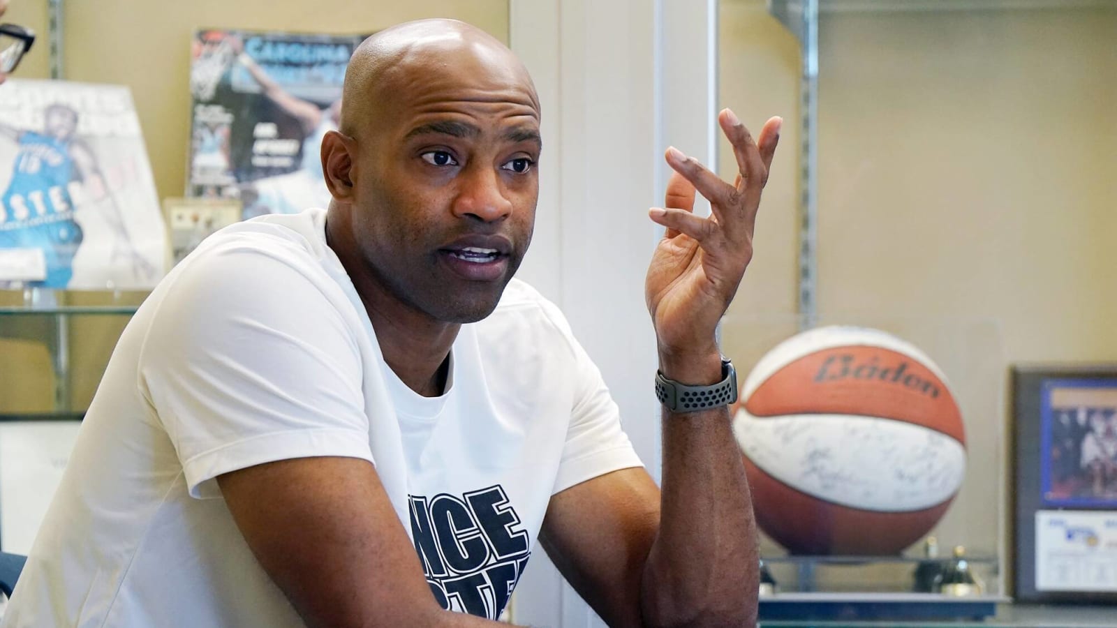 Vince Carter: &#39;Alonzo Mourning Didn&#39;t Speak To Me For 5 Years Because Of A Monster Poster Dunk&#39;