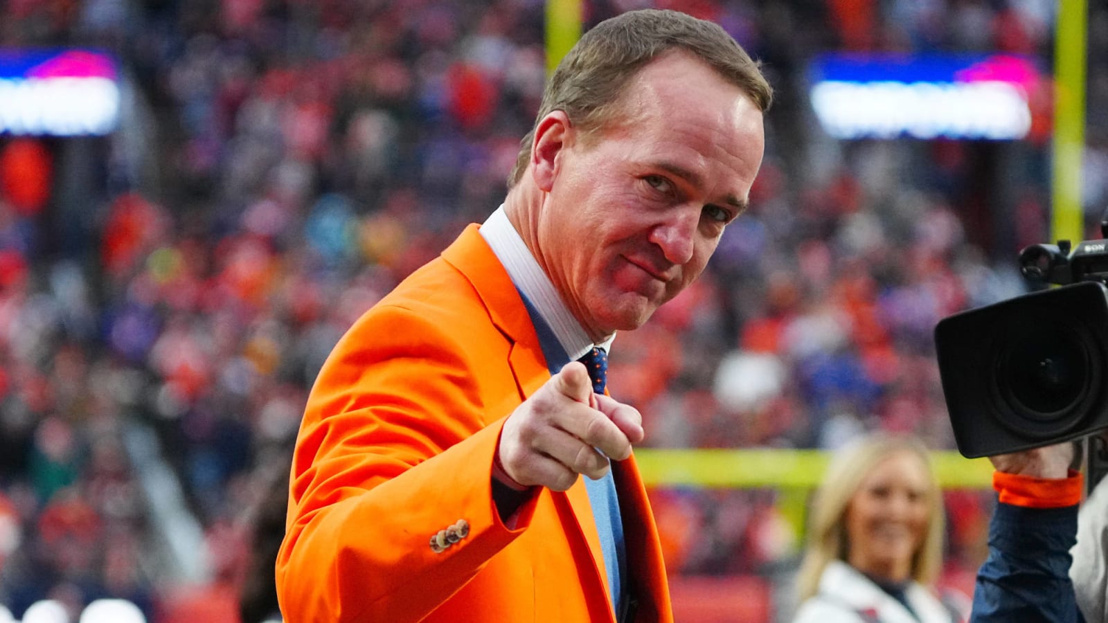 Peyton Manning reportedly interested in buying stake in Broncos