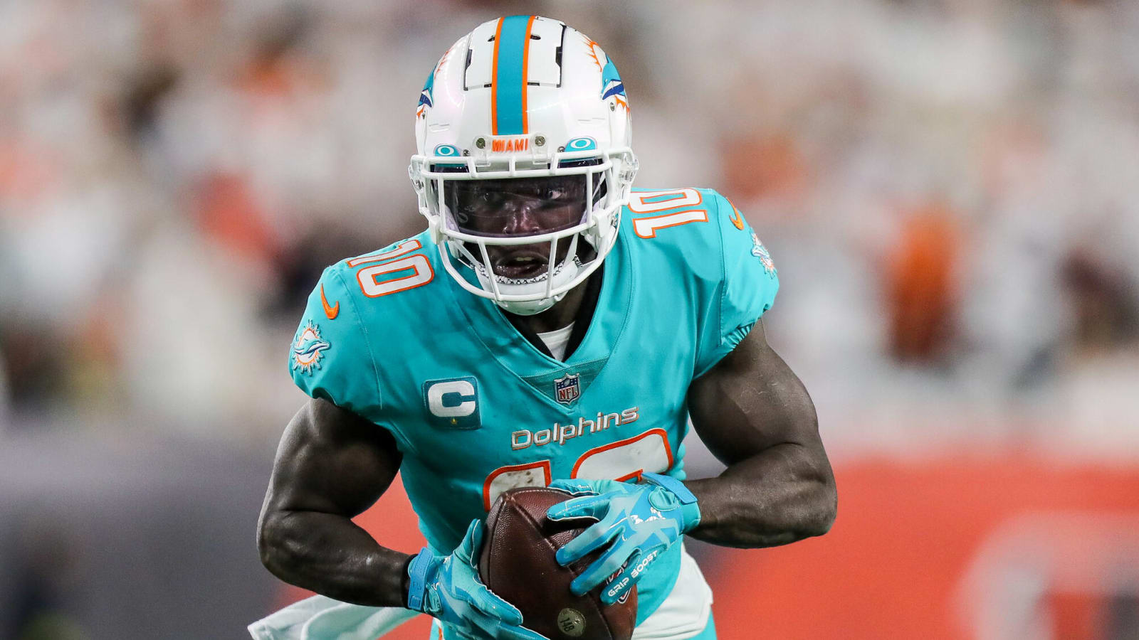 Tyreek Hill signs Miami Dolphins contract at his former high