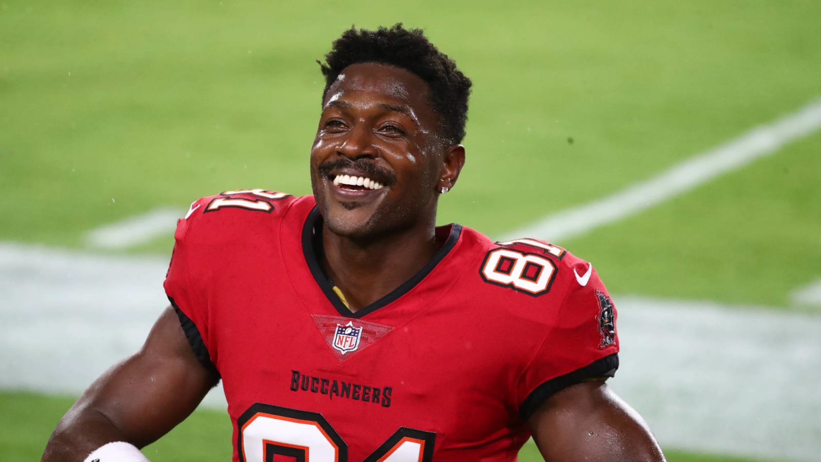 Antonio Brown, Buccaneers agree to one-year deal