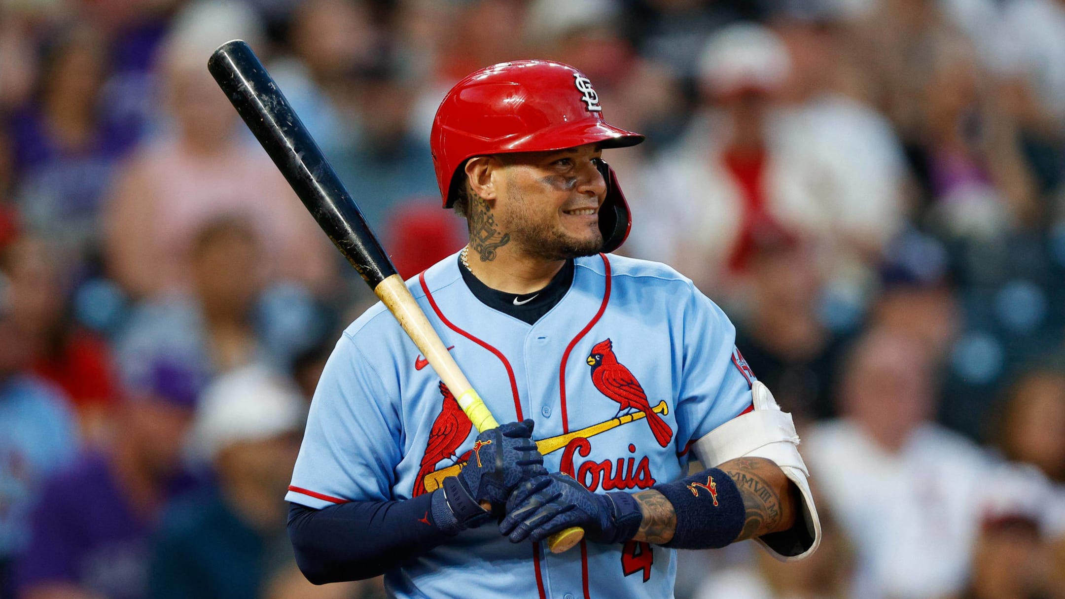 Yadier Molina Signs Deal to Play in 2022 – Fan Interference
