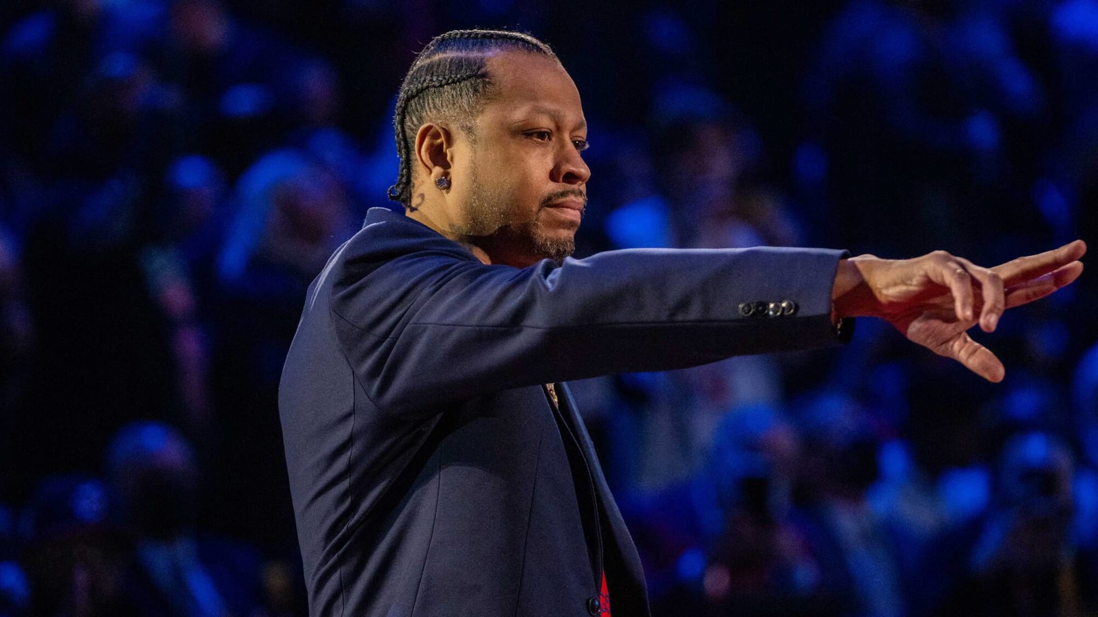 Allen Iverson Says Philadelphia 76ers Had A Chance In The 2001 NBA Finals  Until Shaquille O'Neal Dominated Them: 