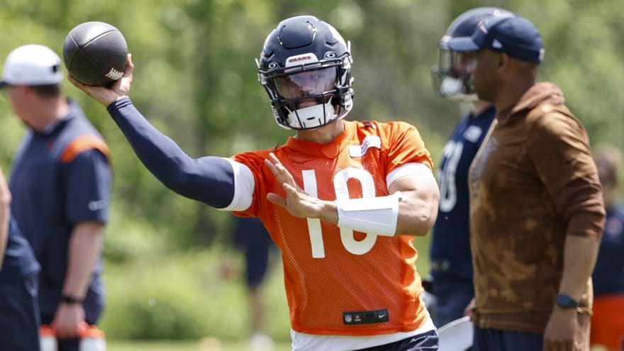 Chicago Bears HC sides with Caleb Williams over Jaylon Johnson on key issue