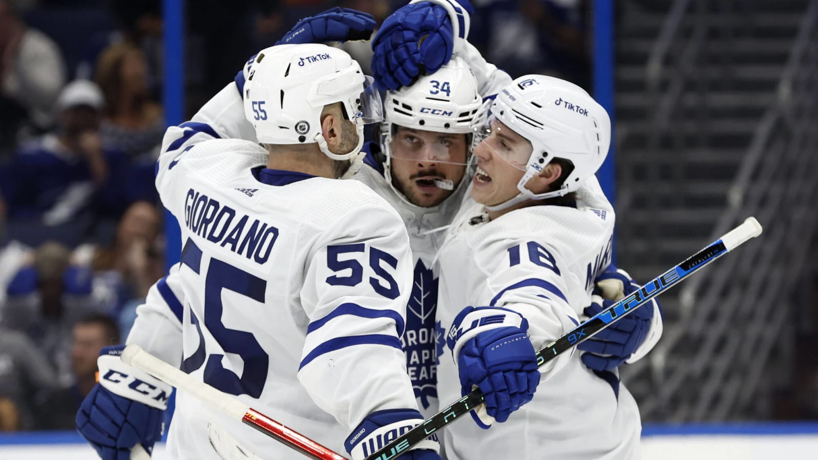 Matthews ties Maple Leafs single-season goal record with hat trick