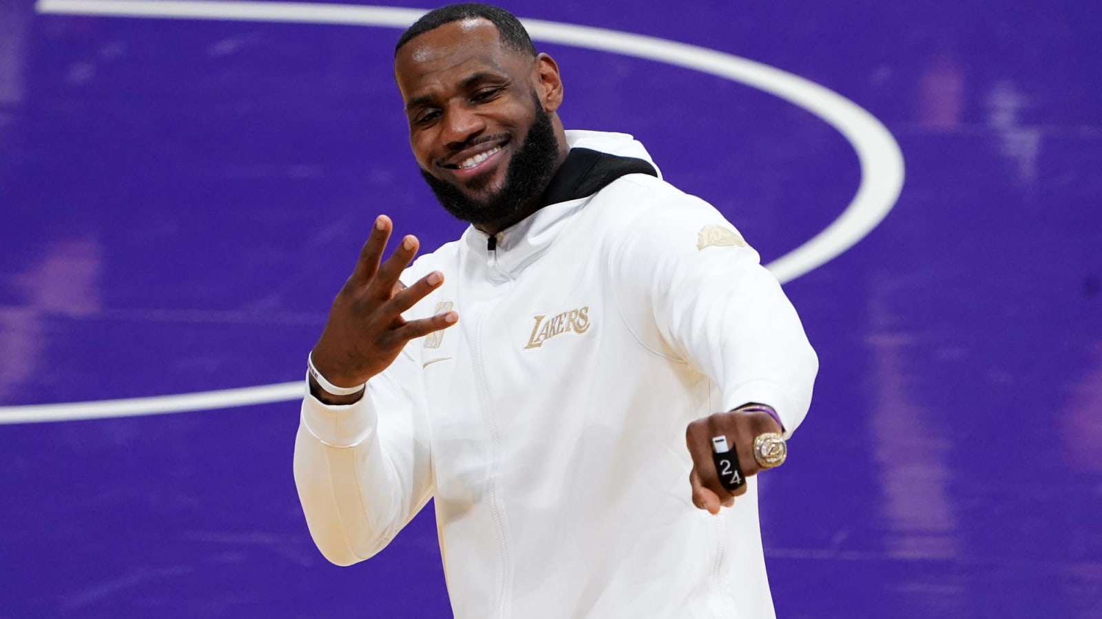 LeBron honors Kobe after receiving title ring