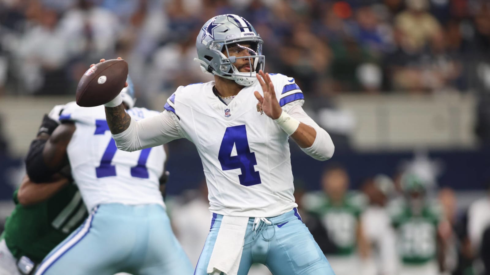 Cowboys benefit from questionable roughing the passer call in red zone
