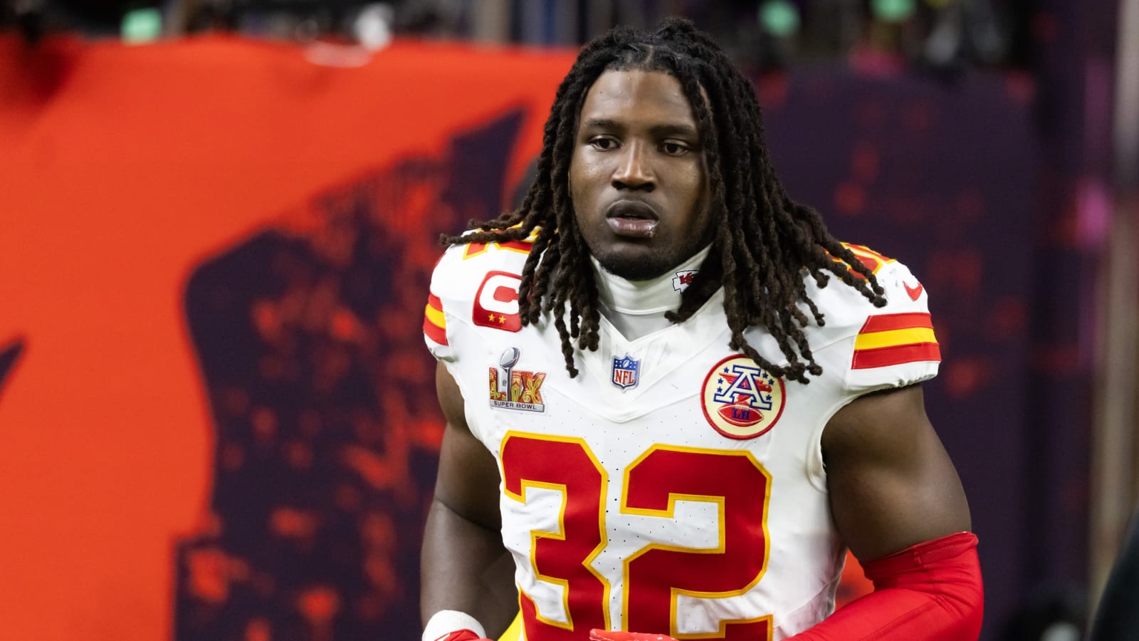 Chiefs to re-sign key defender