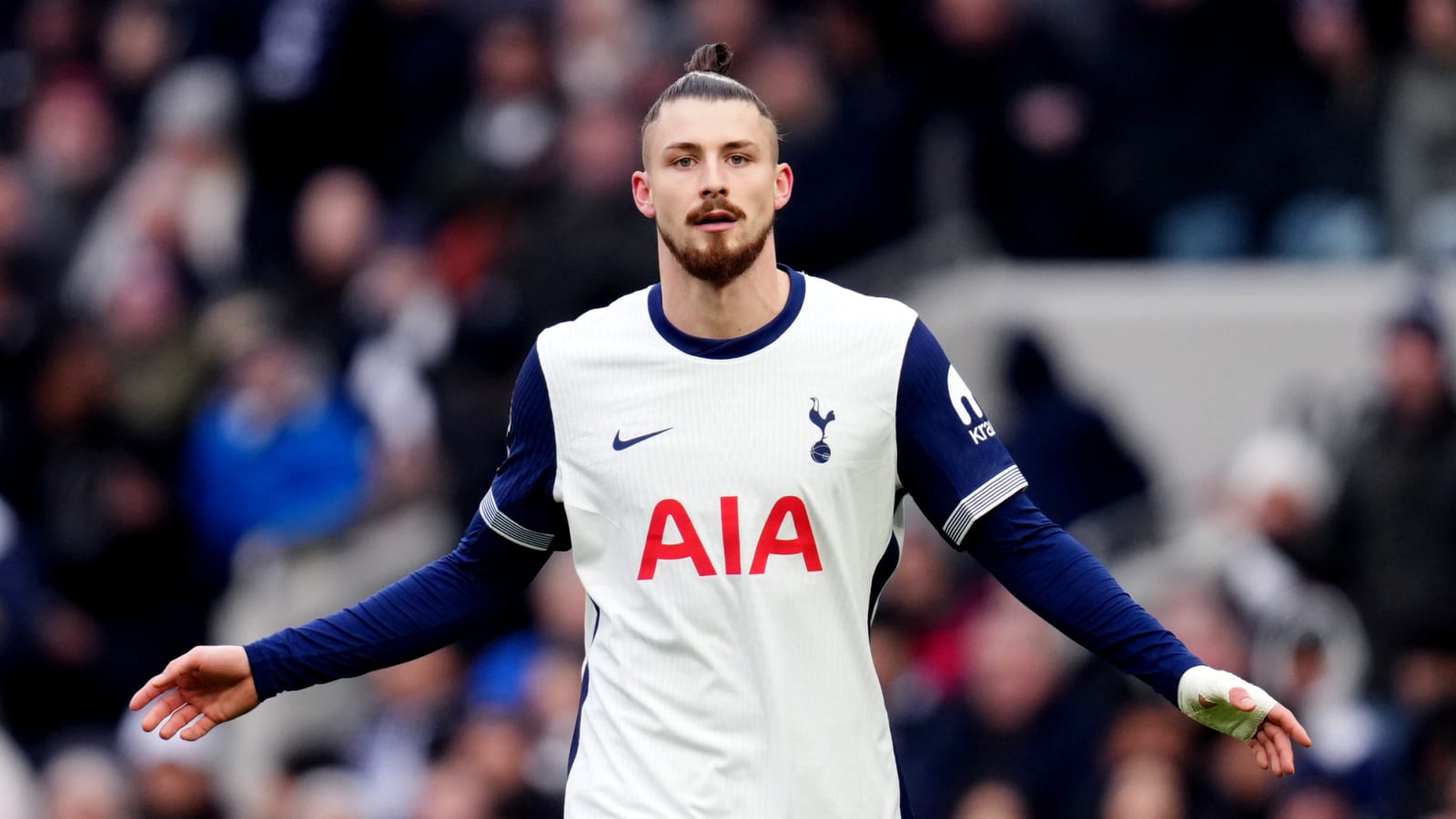Tottenham winter midfield target sends message to Dragusin