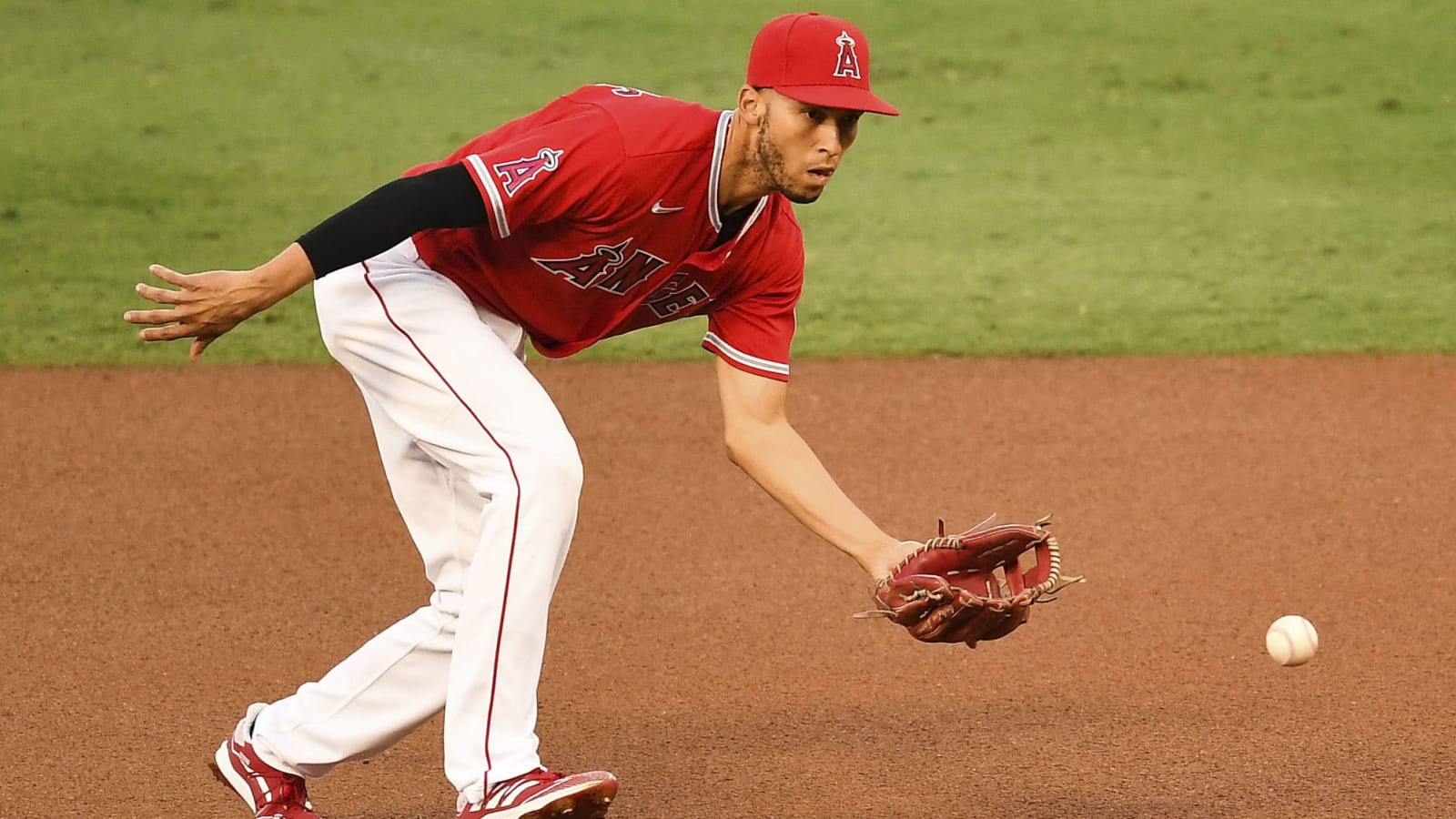 Andrelton Simmons quits on Angels with five games left in season