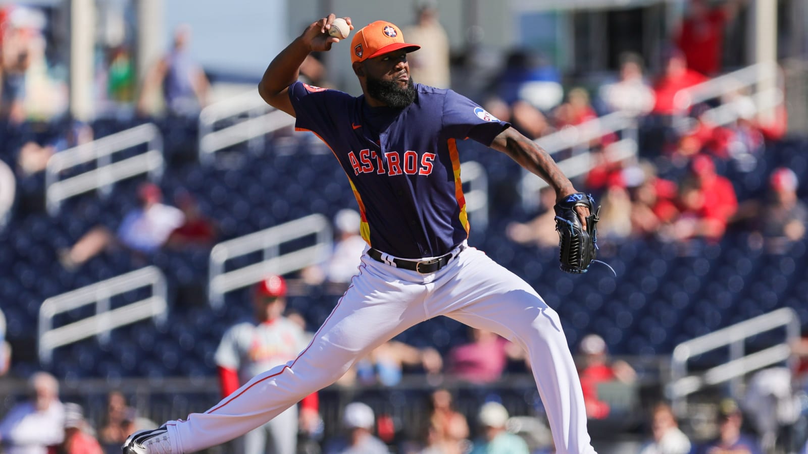 Braves add pitching depth with free agent signing