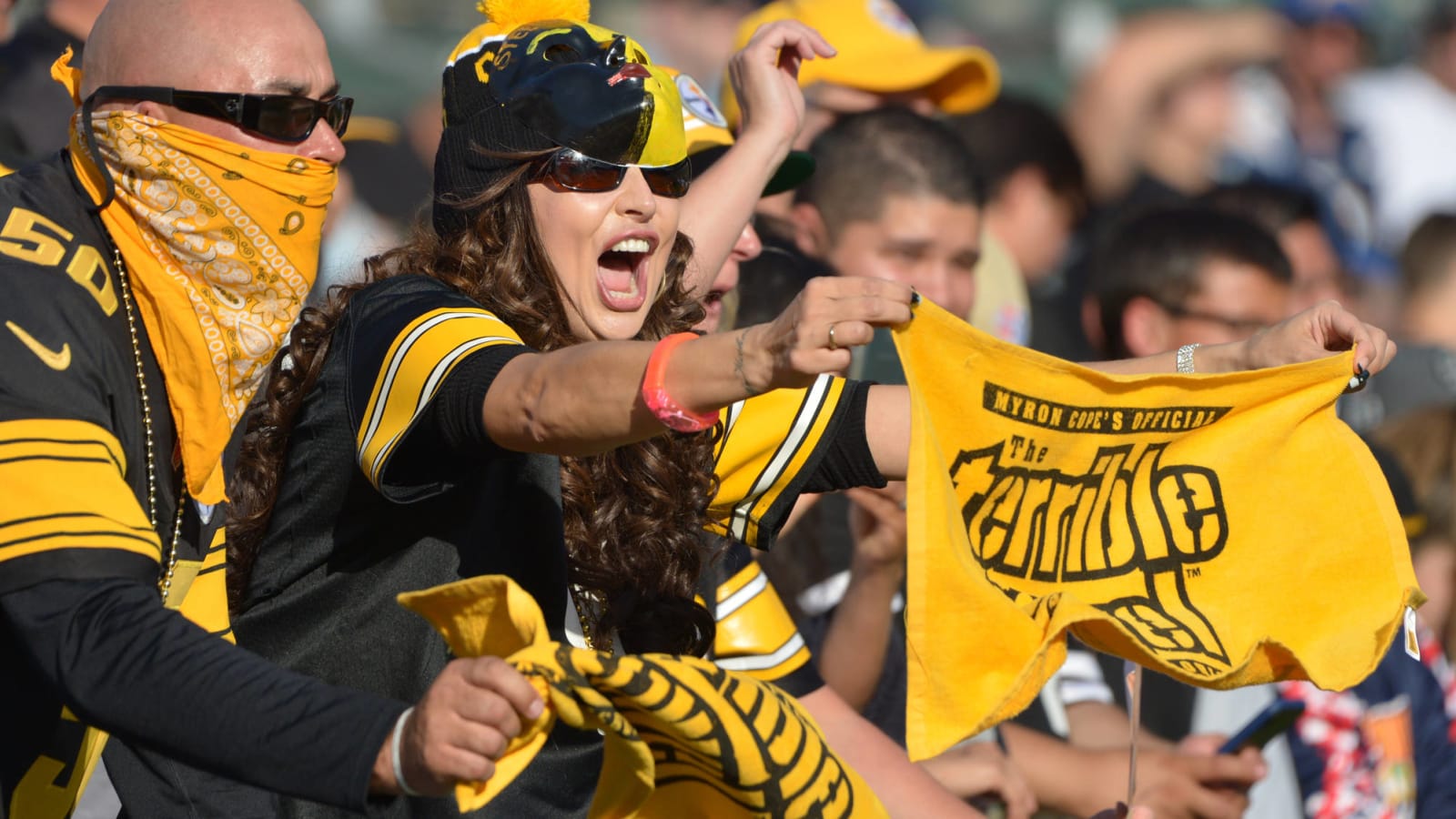 Watch: Steelers fans take over Chargers stadium for ‘SNF’